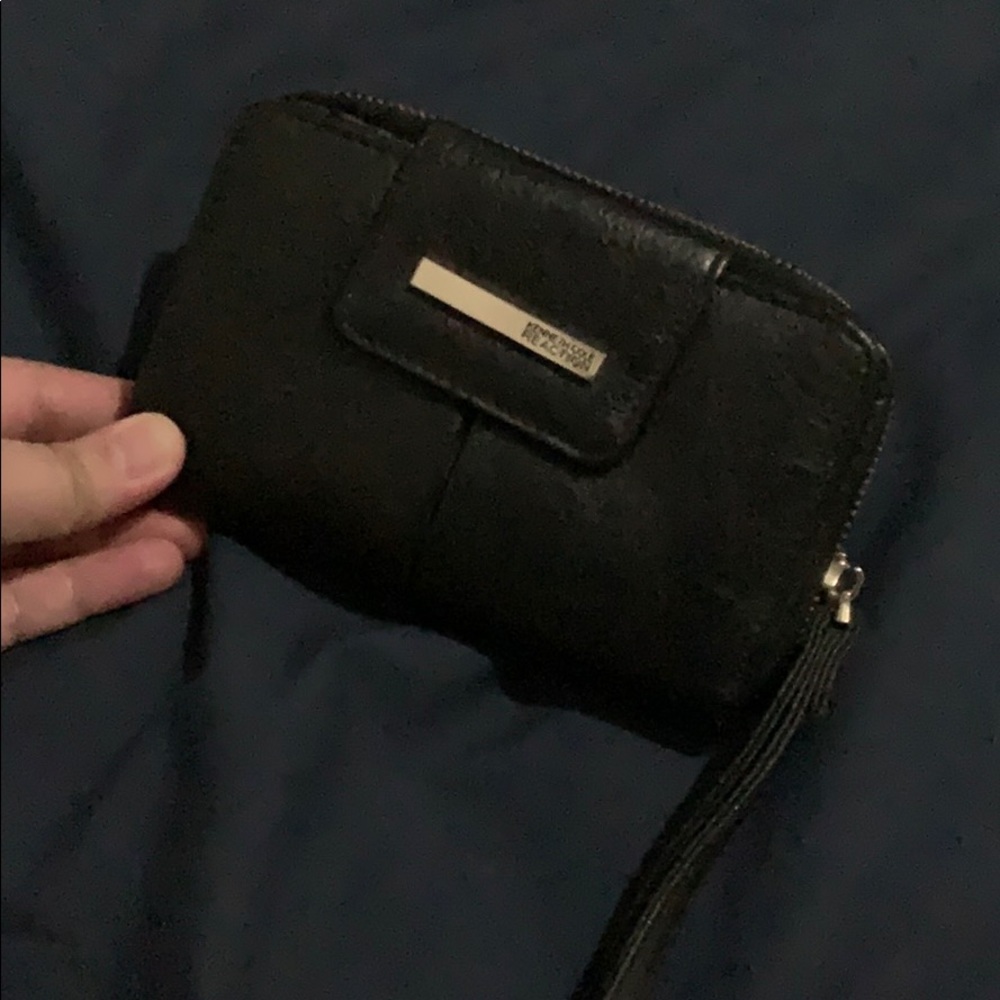 🌴 3/$10 Kenneth Cole Reaction Black Wristlet